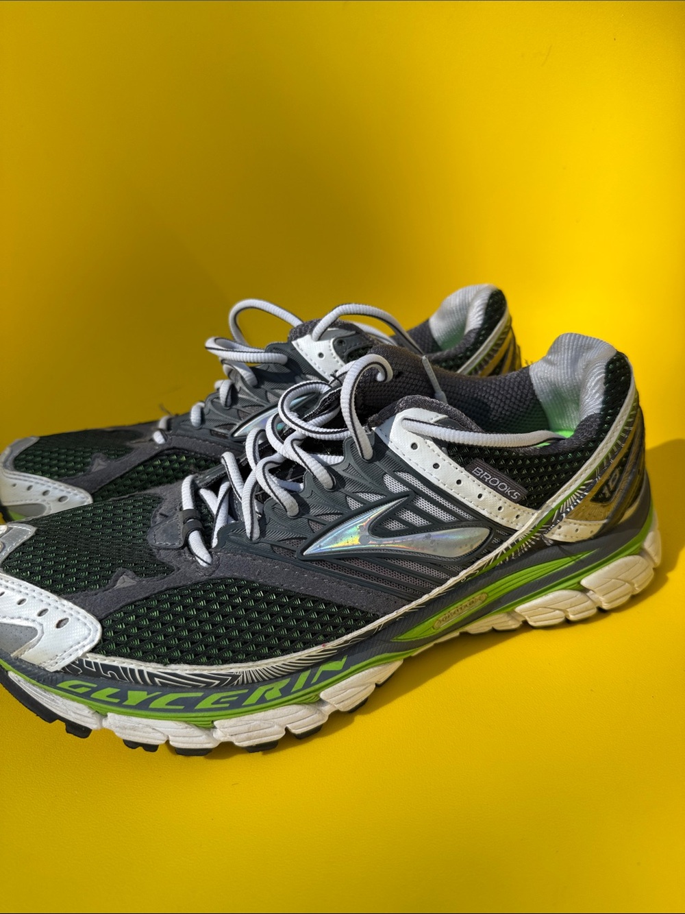 Brooks Men's Black Green White Athletic Running Shoes